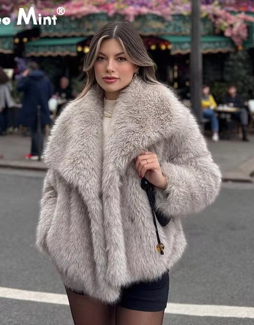 Load image into Gallery viewer, 2024 Winter New Fashion Gradient Fluffy Fur Coat Women High Street Luxury Big Fur Collar Faux Fox Fur Jacket Female Overcoats
