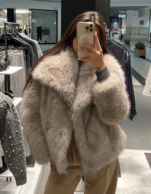 Load image into Gallery viewer, 2024 Winter New Fashion Gradient Fluffy Fur Coat Women High Street Luxury Big Fur Collar Faux Fox Fur Jacket Female Overcoats
